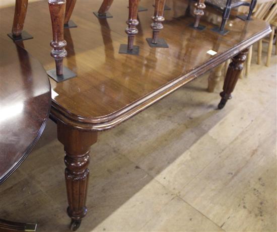 Victorian mahogany extending dining table